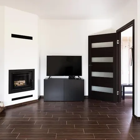 4 Between Two Lakes Apartman *